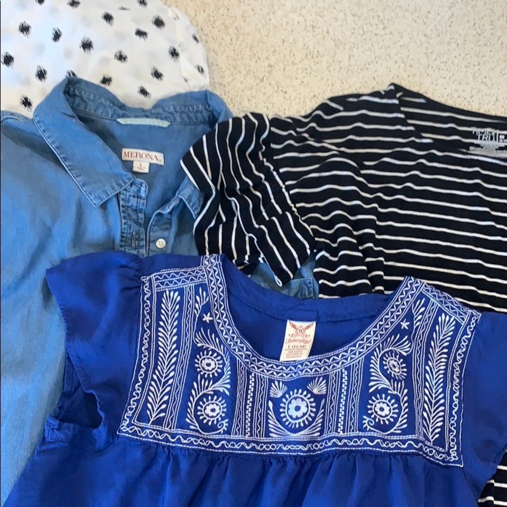 SOLD Large Top Bundle - Picture 4 of 7